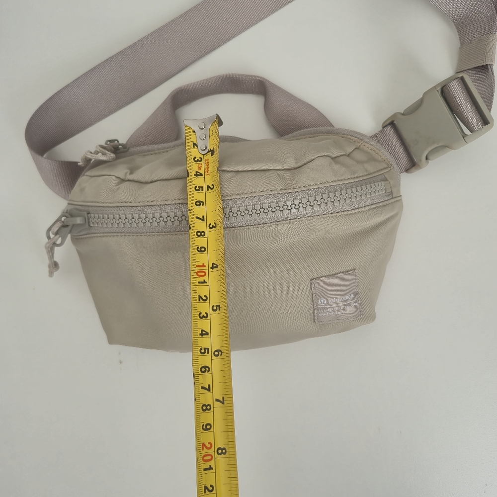 lululemon Everywhere Belt Bag Trench Beige Neutral - Picture 9 of 13